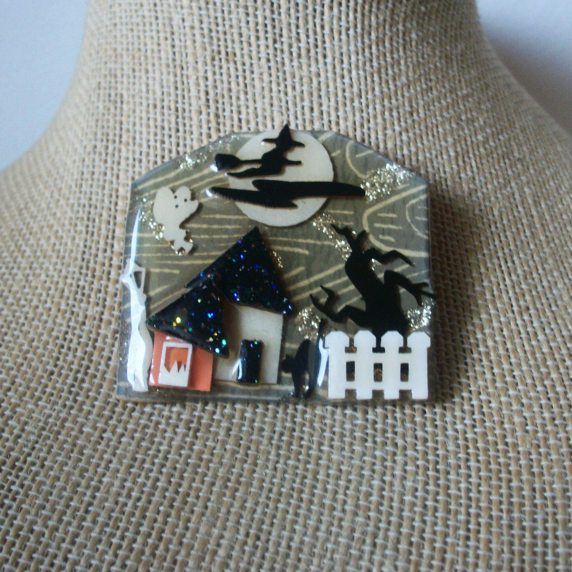 RARE Hard To Find Lucinda  Halloween House Pins Ghost Flying Witch Glittery  61318
