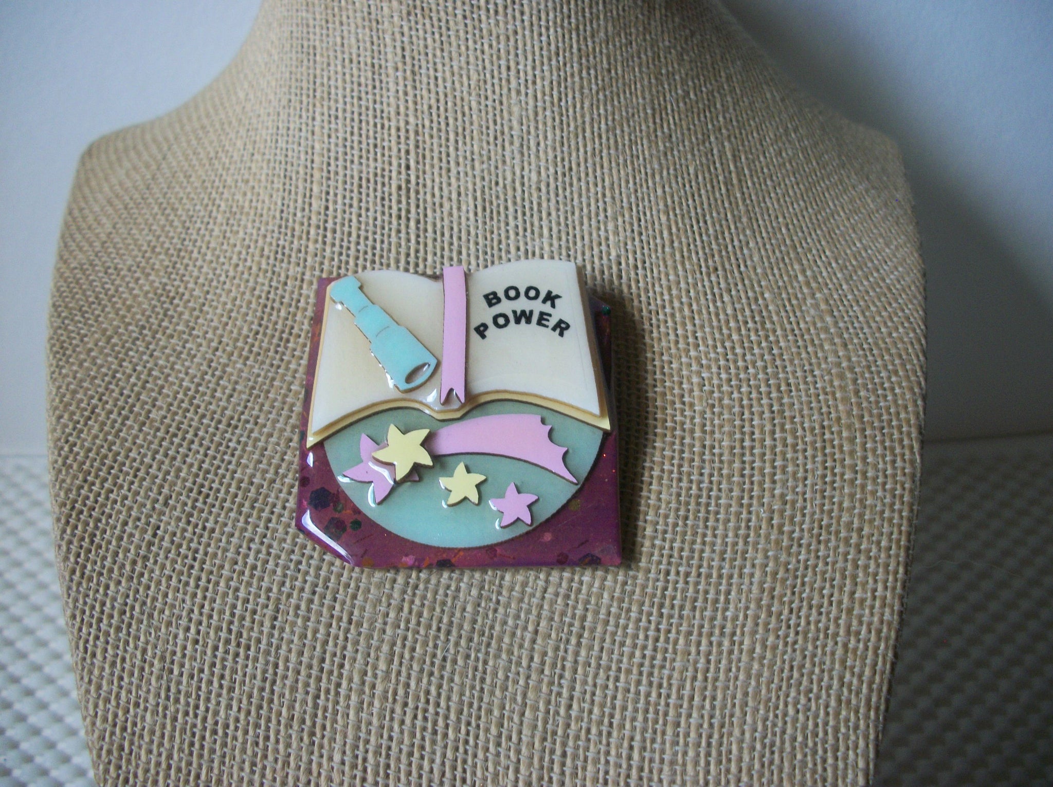Highly Detailed Lucinda Book Pins Power Read Stars Graduate 61318