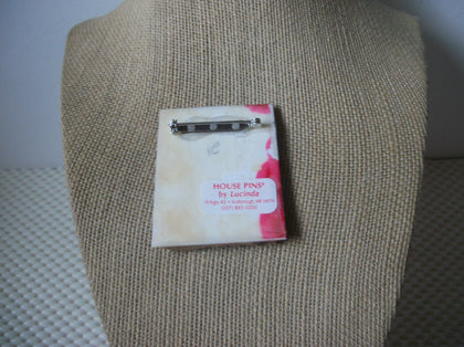 Vintage Lucinda House Pins, Highly Detailed Romantic Christmas Angel Playing Trumpet Wreath Glittery 61318