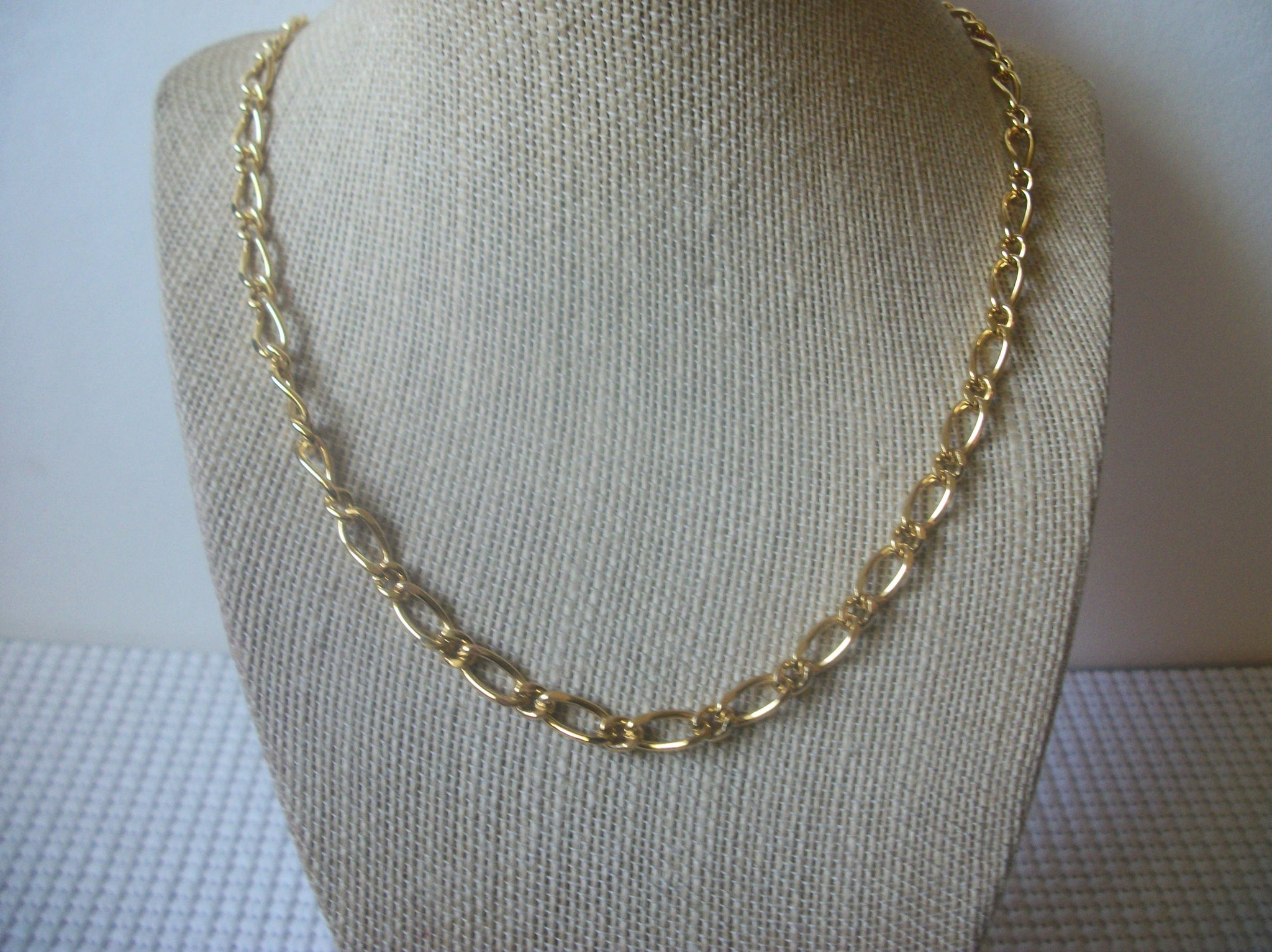 Vintage 24" Necklace, Rich Beautiful Gold Tone Links 81716