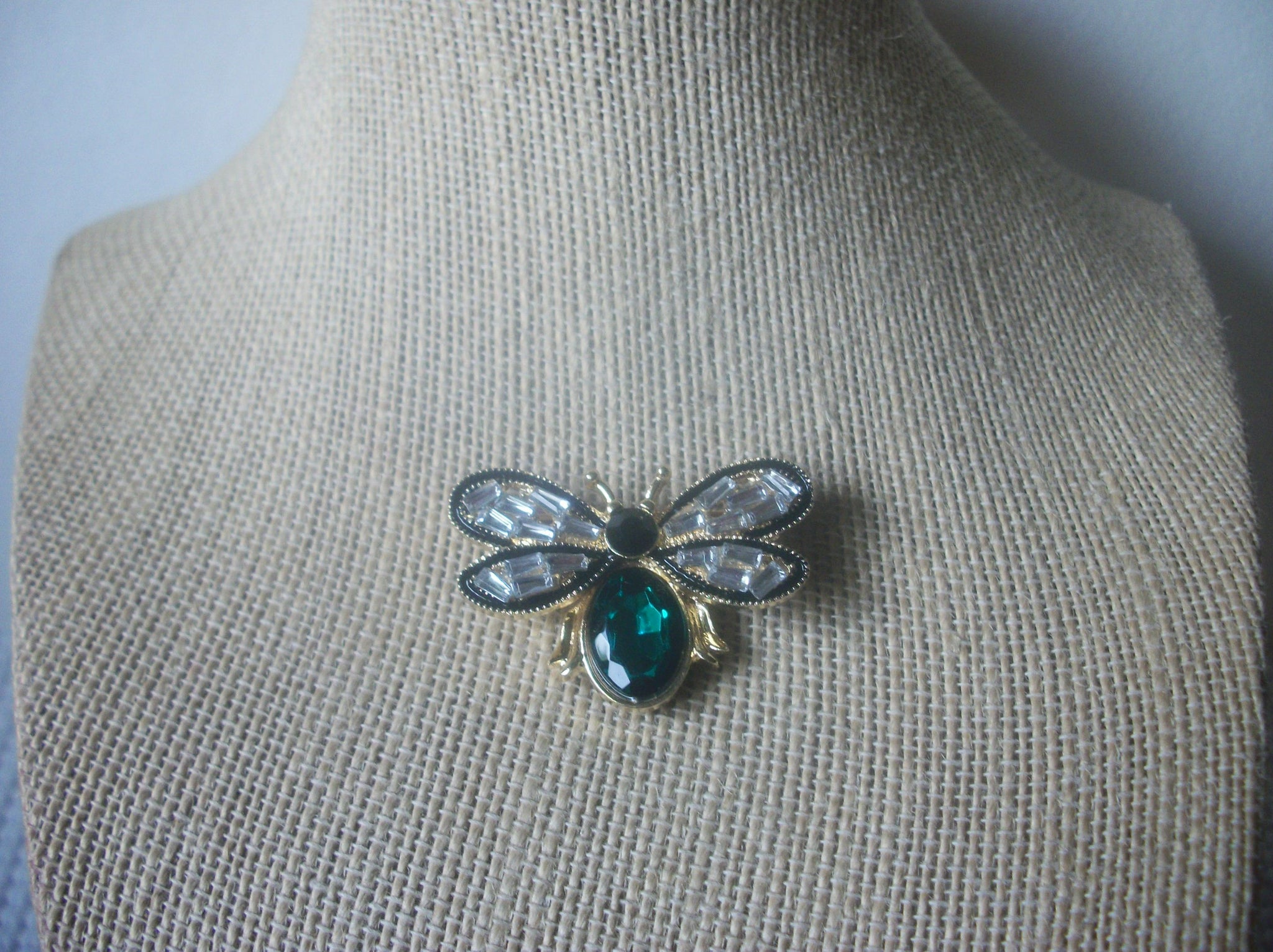 Vintage Brooch Pin Exquisite Honey  Bee Sparkling Clear Rhinestones, Green Glass Gold Tone, 023021