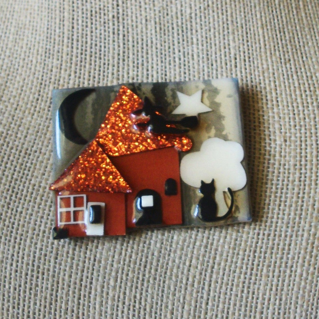 Highly Detailed Lucinda House Pins, Halloween Flying Witch Little Scared Cat 61318