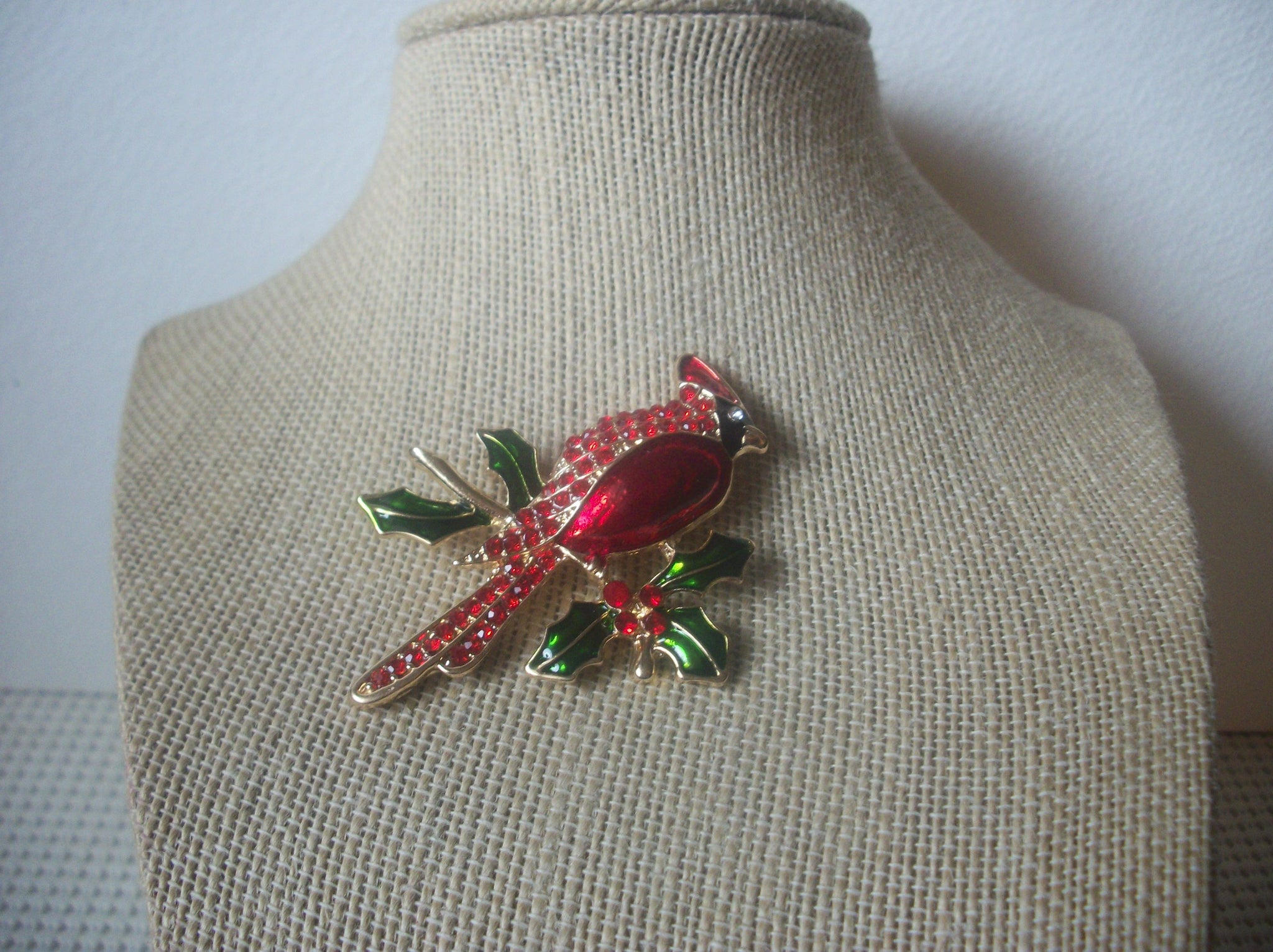 Vintage Jewelry, Red Bird, Cardinal Sparkling Red Crystal Rhinestones, Green Leaves, Gold Tone, Brooch Pin 022621