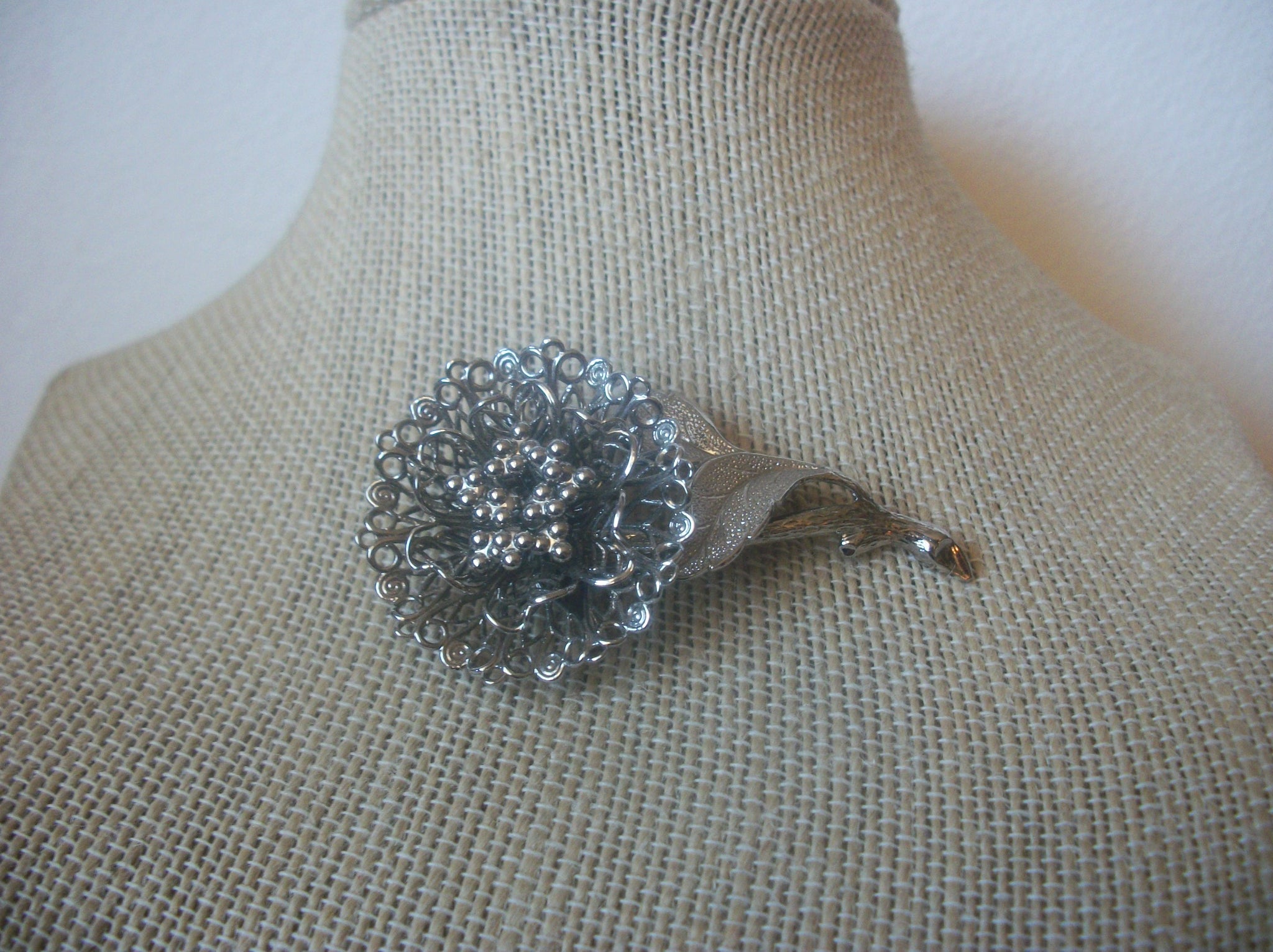 Silver Tone Wired Flower Floral, Vintage Brooch Pin 63017