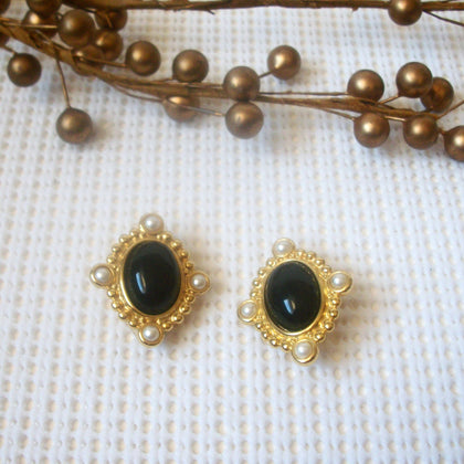 Vintage Clip On Earrings Gold Toned Baroque Faux Pearl Onyx 61717