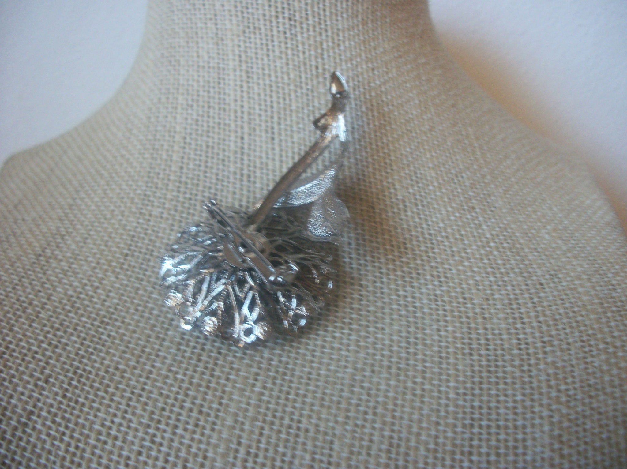 Silver Tone Wired Flower Floral, Vintage Brooch Pin 63017