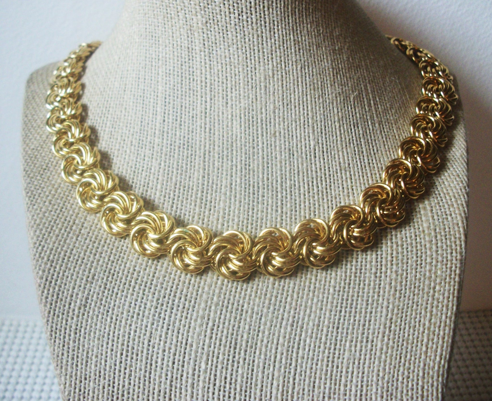 Bright Glossy Gold Tone, Links Vintage Necklace 53018