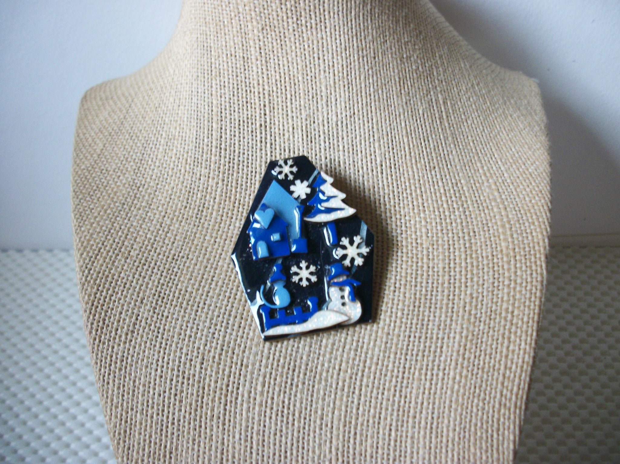 Hard To Find Vintage Lucinda House Pins, Christmas Glitter Snow Cat Snowflakes 61318