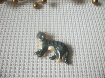 Vintage Brooch Pin, Enameled Cat Gray Black Stripes, 82317 Gold tone