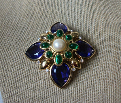 Exquisite Vintage Signed Joan Rivers Purple green crystal Glass Clear Rhinestones White Pearl Floral Flower Gold Tone 030521