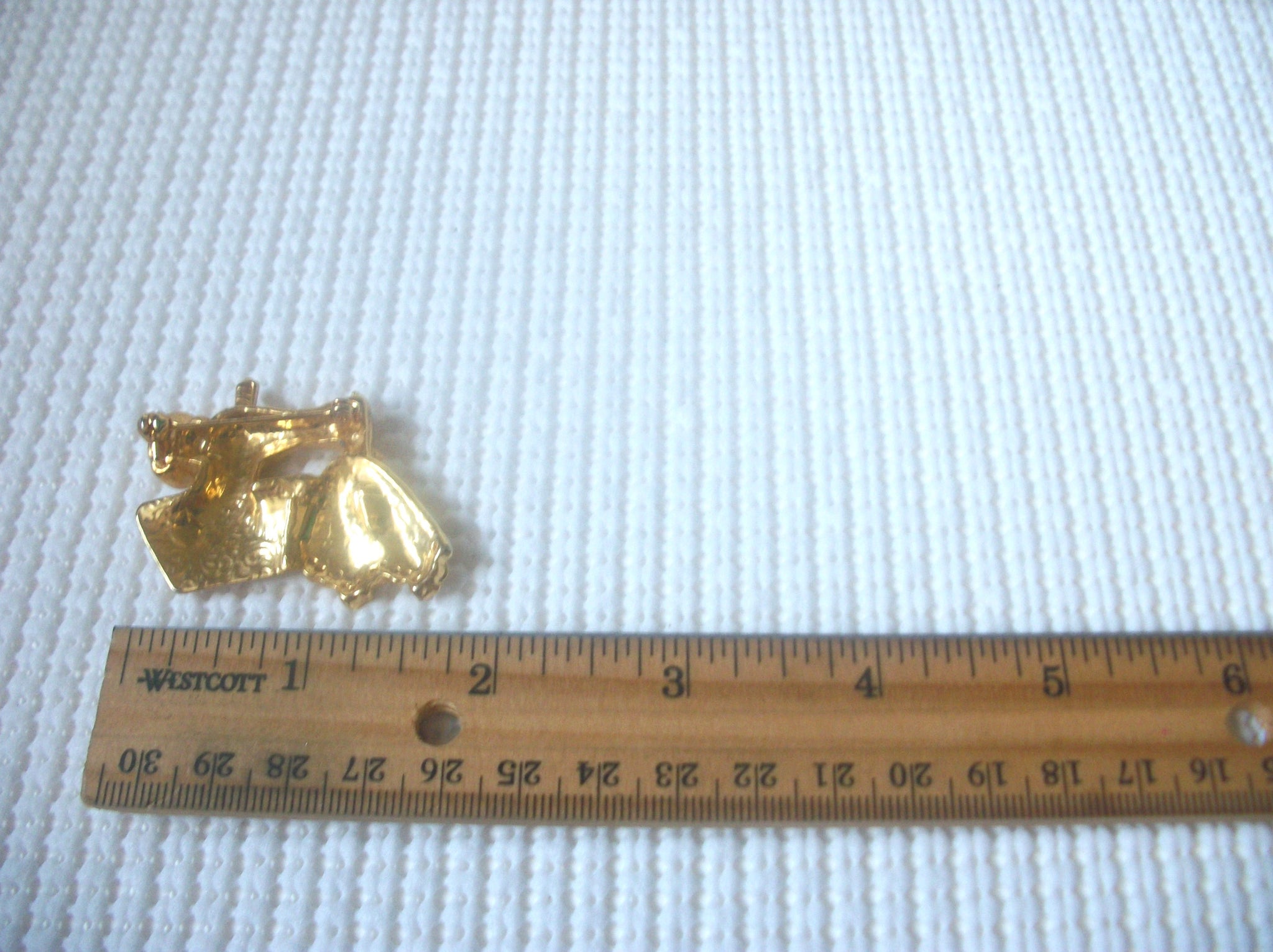 Vintage Brooch Pin, Seamstress Sewing Machine Gold Tone 121516