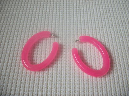 Big Retro Hot Pink Light Weight Earrings 73017
