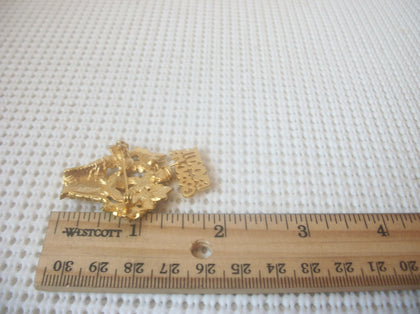 Vintage Gold Tone Brushed Maple Leaves Brooch Pin 022421