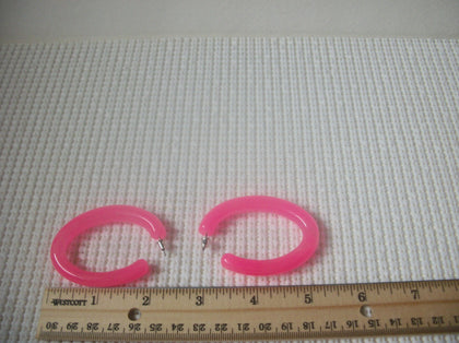 Big Retro Hot Pink Light Weight Earrings 73017