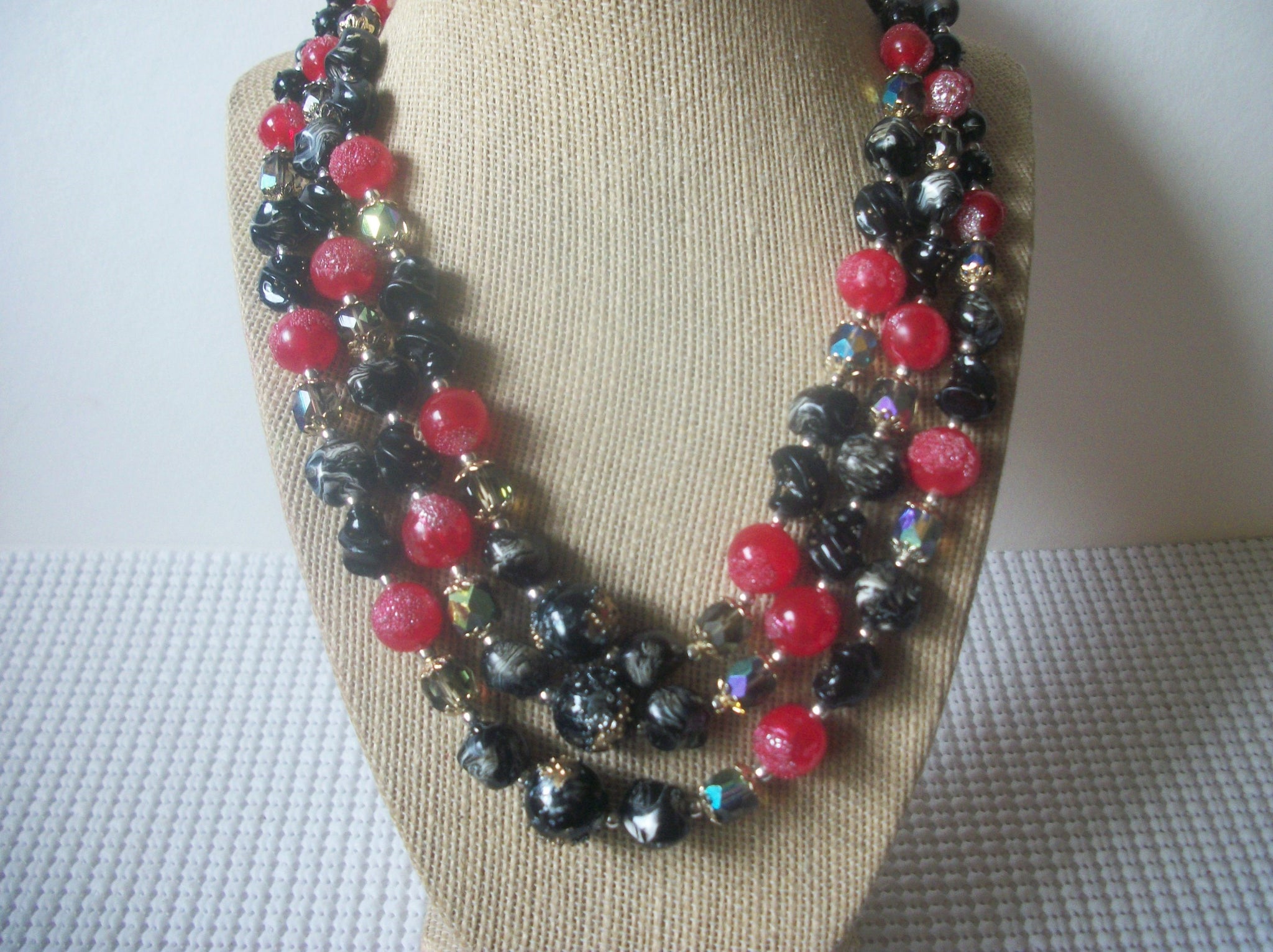 Vintage RARE JAPAN 1950s Black Red Gold Sugar Beads Molded Chunky Triple Strand Necklace 112016