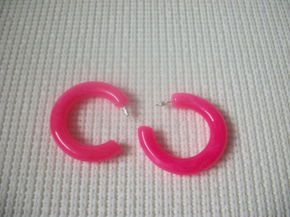 Big Retro Hot Pink Light Weight Earrings 73017