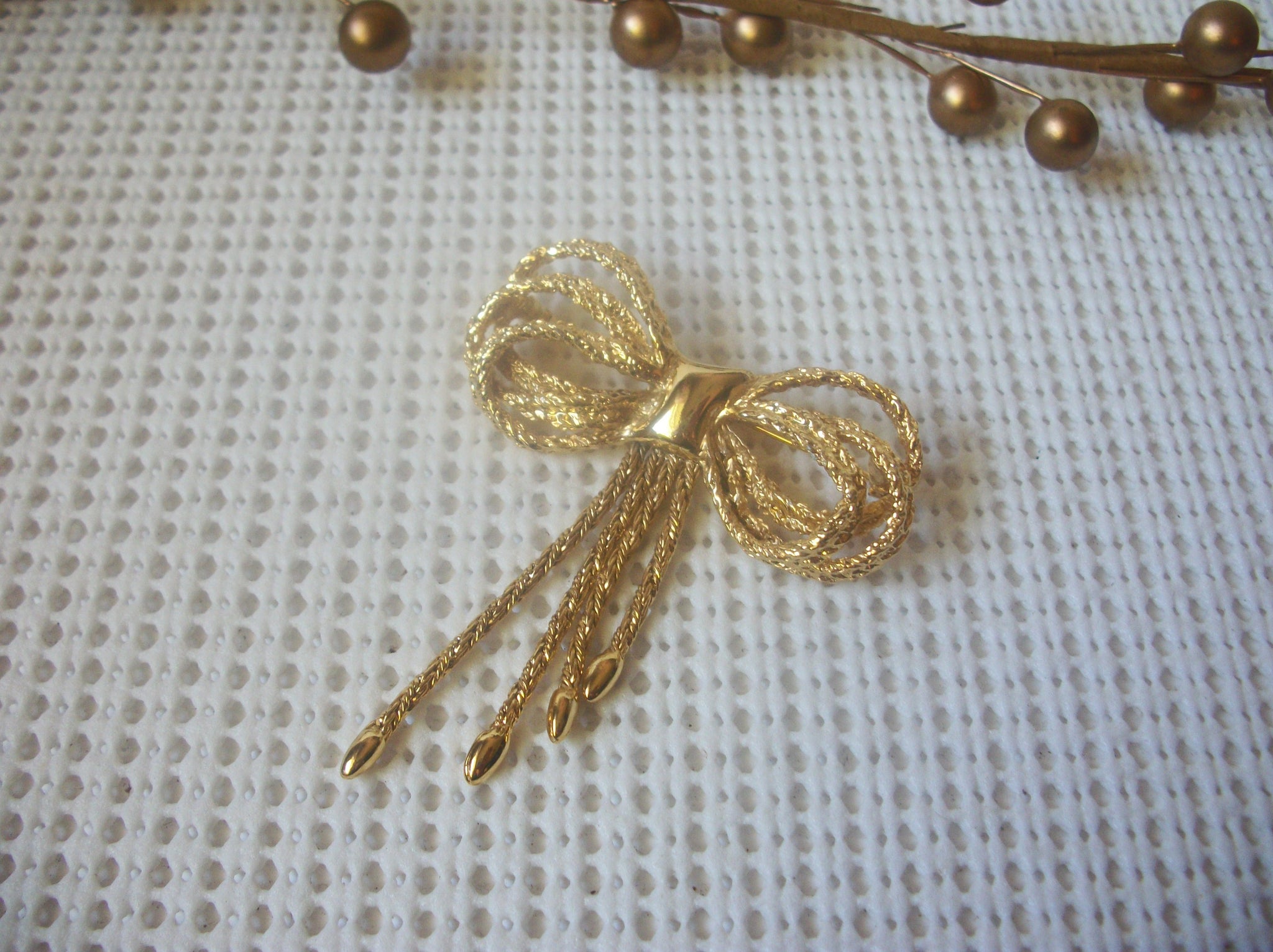 Vintage Brooch Pin, Festive Beautifully Ribbon Gold Tone, 82317