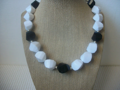 Vintage 18" Chunky   White Black Acrylic Silver Tone Spacers Necklace 030121