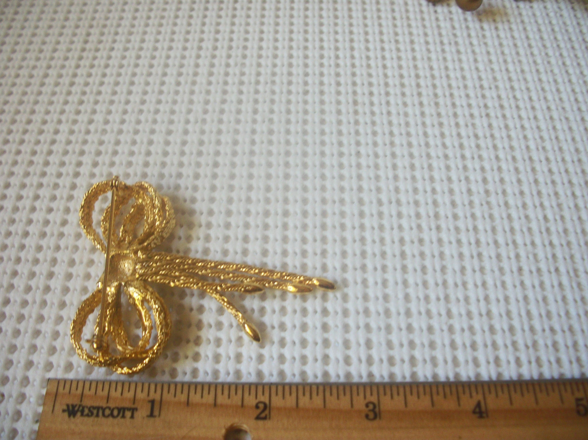 Vintage Brooch Pin, Festive Beautifully Ribbon Gold Tone, 82317