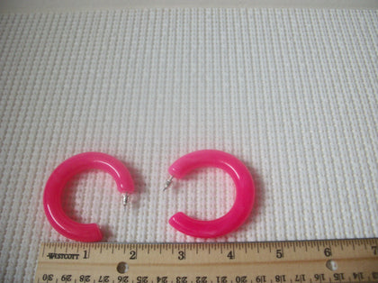 Big Retro Hot Pink Light Weight Earrings 73017