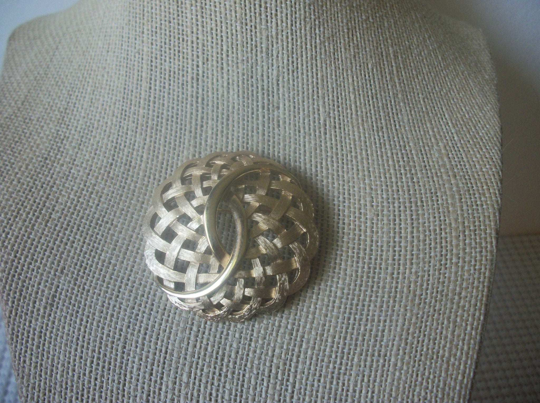 Vintage TRIFARI Brooch Pin, Gold Tone, Weave Scroll Work 8716