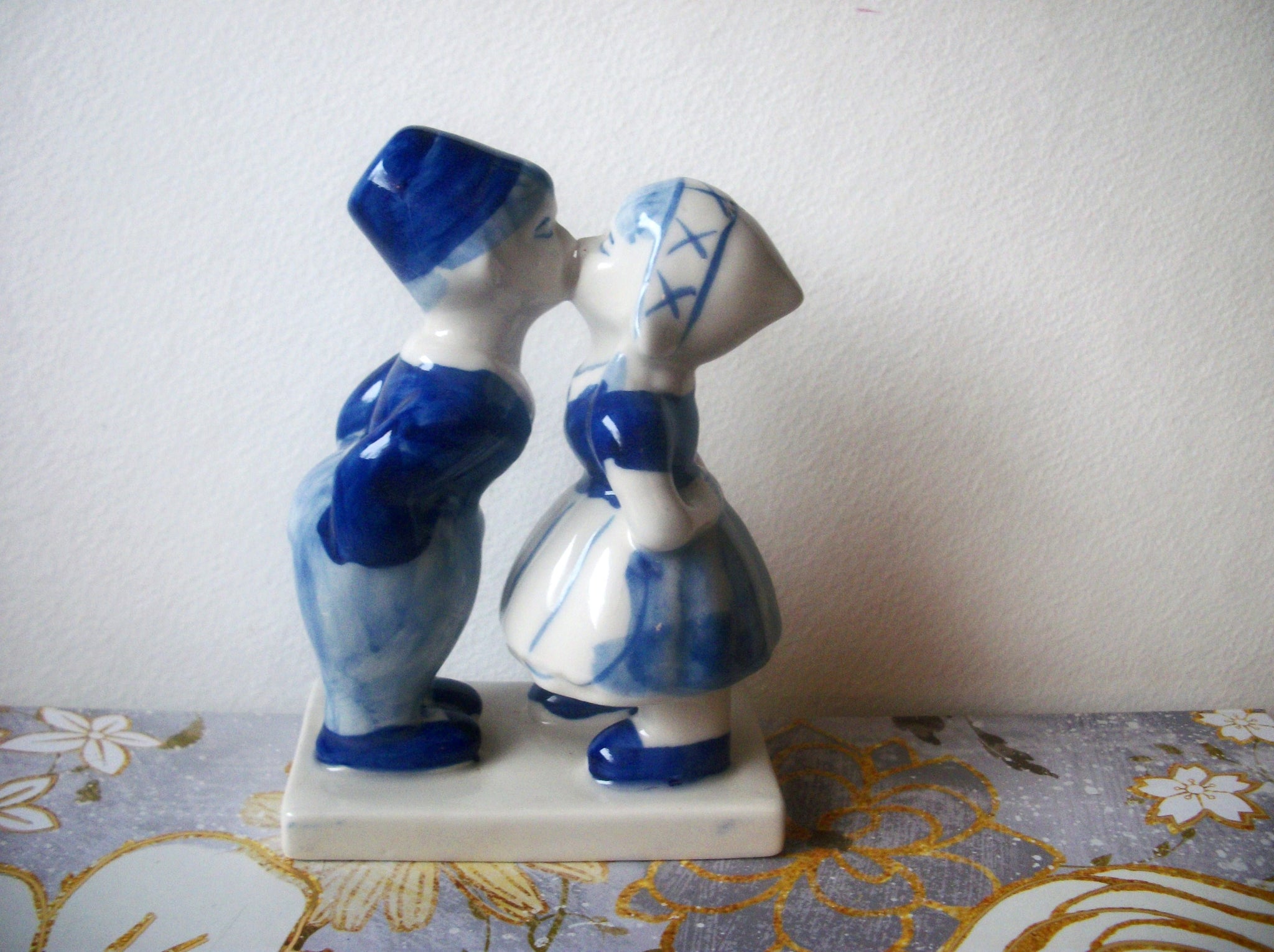 Vintage HOLLAND Handenblue, Boy and Girl Kissing Hand Painted Porcelain Figurine, Bedside Desk Top C100