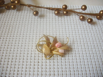 Vintage Jewelry, Enameled Pale Pink Tulips Leaves Intertwining Gold Tone Brooch Pin 52017