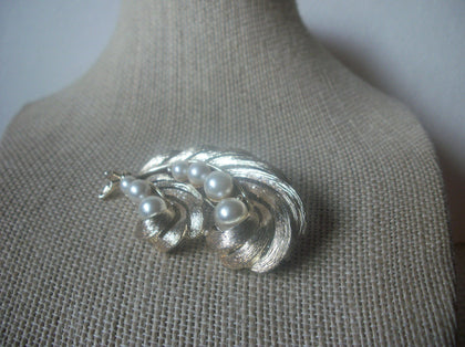 Vintage Brooch Pin, Signed LISNER, Textured Brushed Feather, White Faux Pearls, Pale Gold Tone, 021921