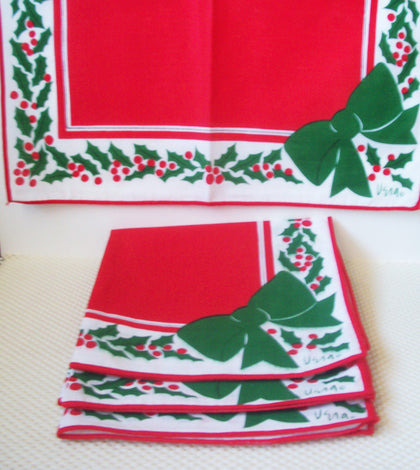 Vera Neumann 1981 Holiday Cocktail Napkin Set, 4 Signed Christmas Wreath Print Linens, Home Entertaining