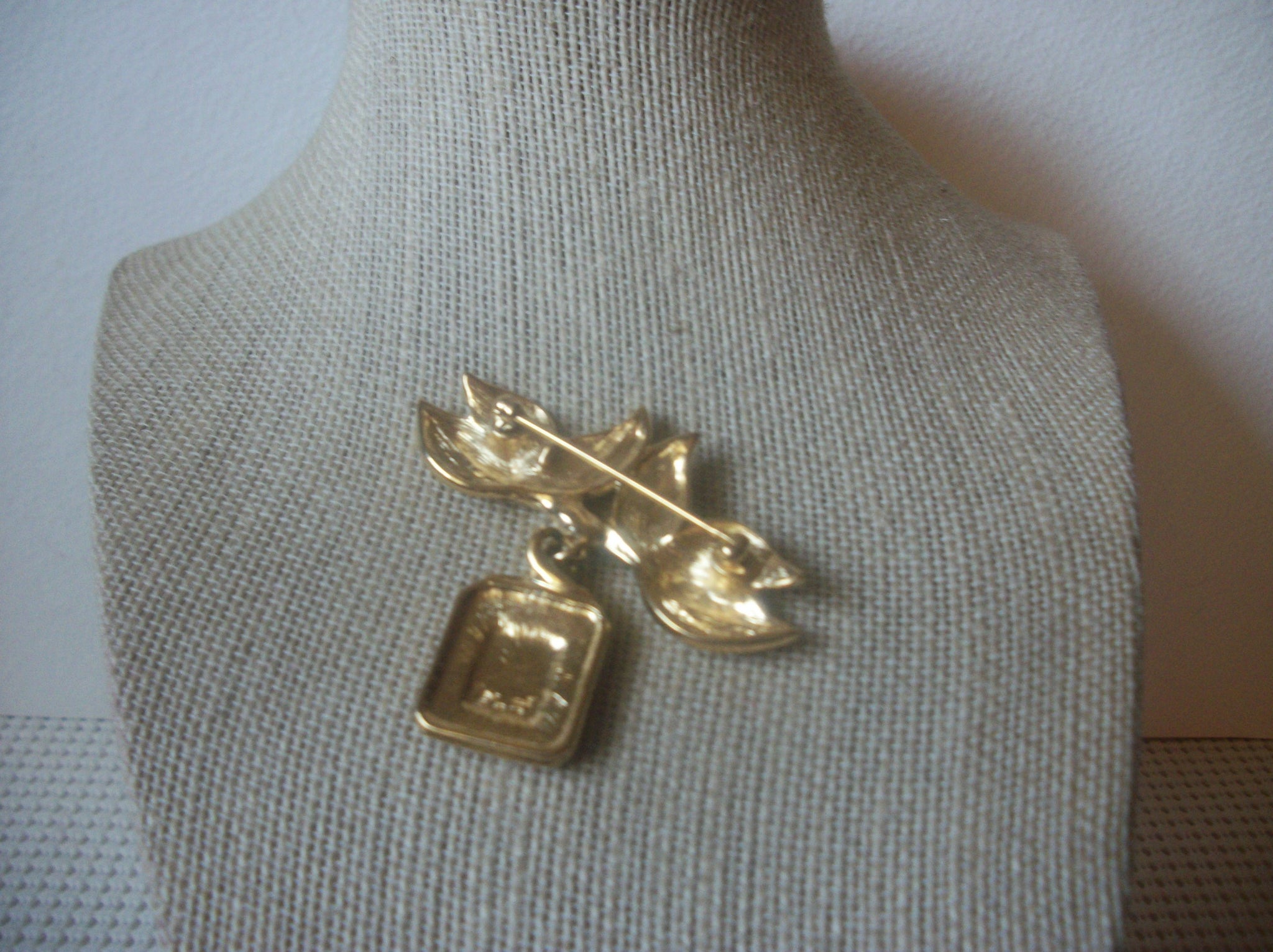 Vintage Brooch Pin, Signed LCi, Liz Claiborne, Leaves Dangling Charm, Gold Tone, 90517