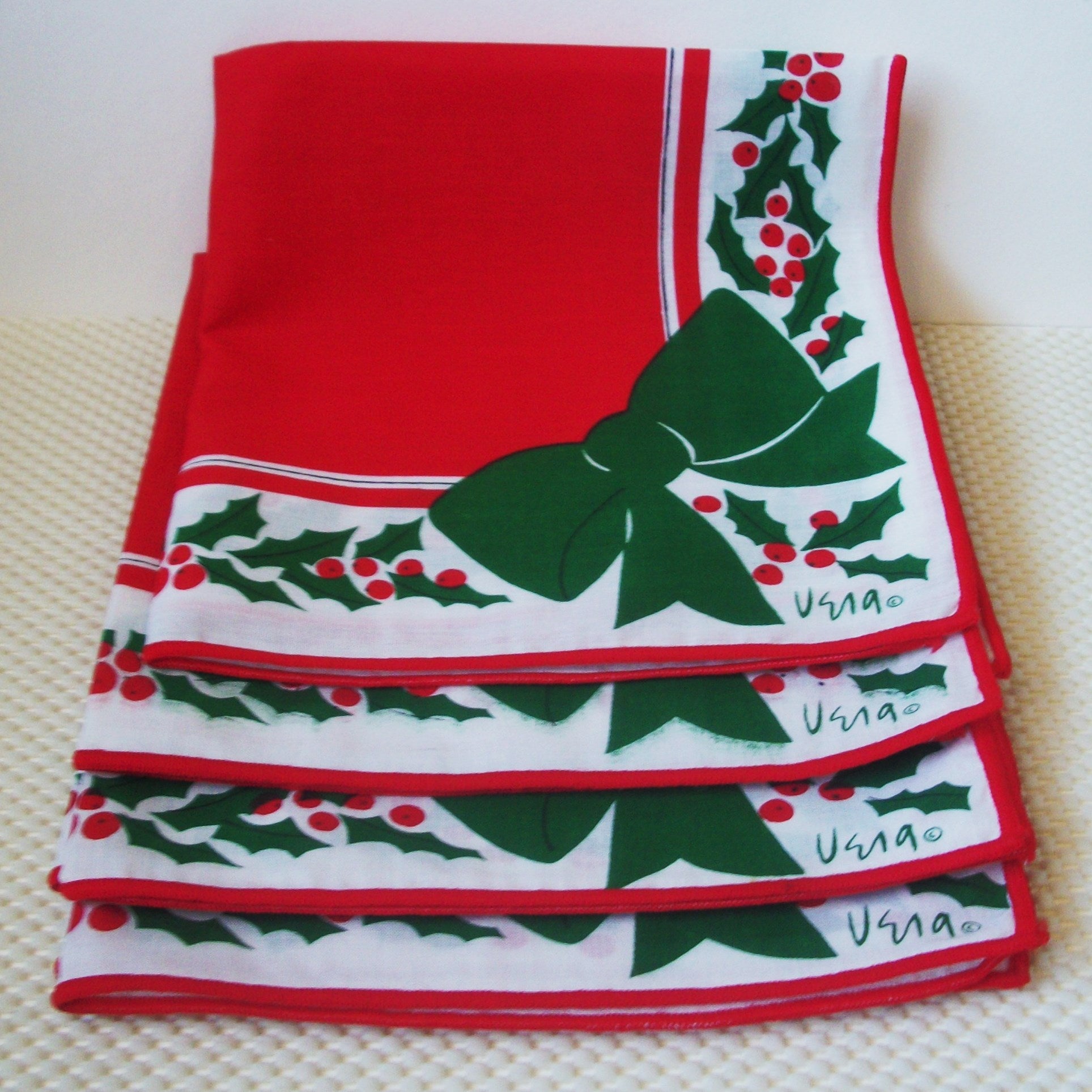 Vera Neumann 1981 Holiday Cocktail Napkin Set, 4 Signed Christmas Wreath Print Linens, Home Entertaining