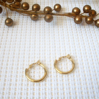 Smaller Vintage Jewelry Gold Toned Pierced Earrings Small Hoop 61717