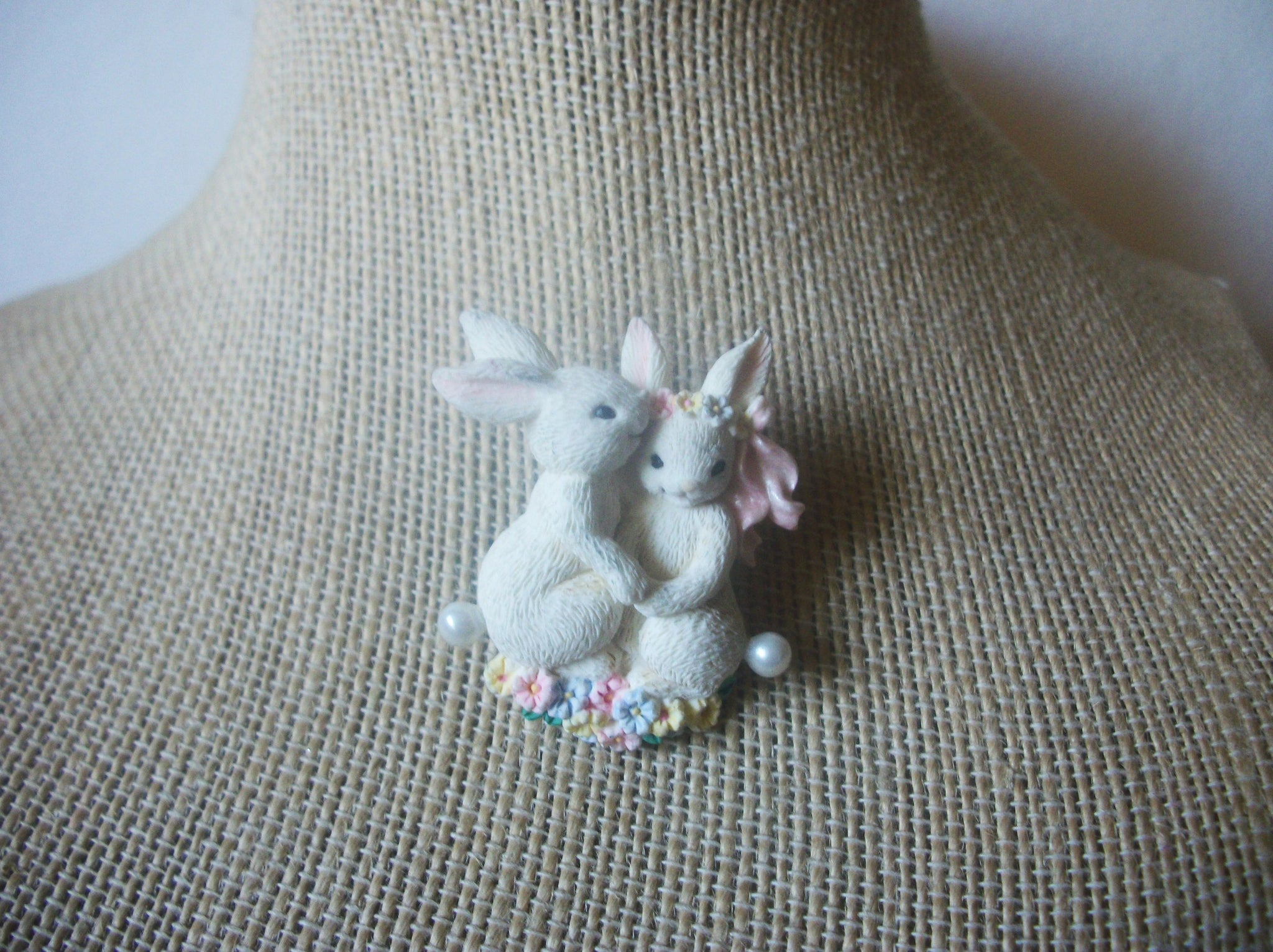 Vintage Jewelry, Little Bunnies In Love White Faux Pearl Cotton Tails, Old Plastic Brooch Pin 52017