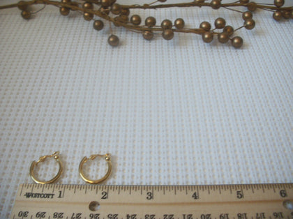 Smaller Vintage Jewelry Gold Toned Pierced Earrings Small Hoop 61717