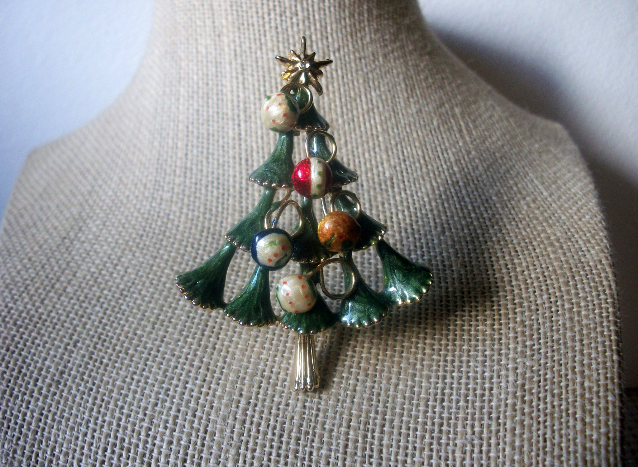 Vintage Jewelry Hand Painted Ornaments, Green Enameled Gold Tone, Brooch Pin 53018