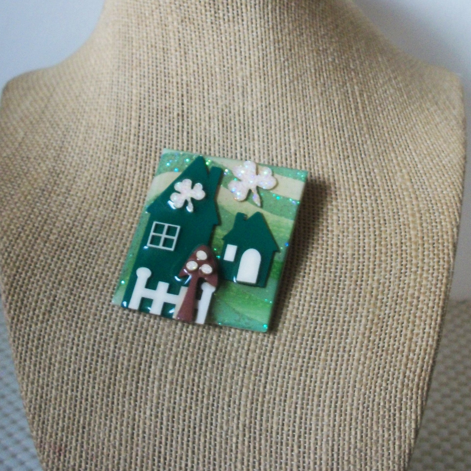 RARE Hard To Find Lucinda Irish House Shamrock Clover Mushroom Lucky Glittery 61318