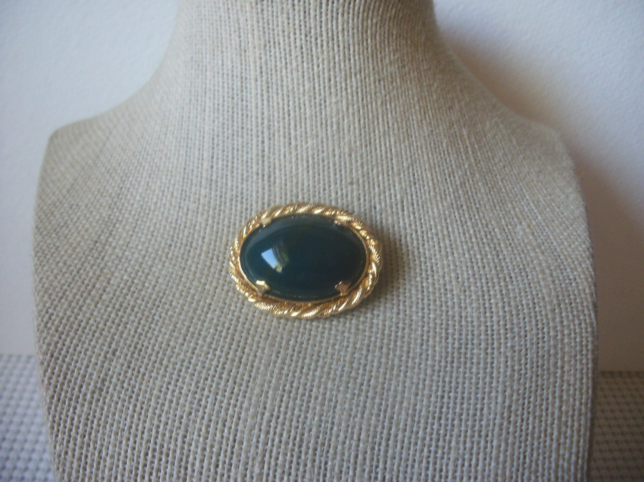 Vintage Jewelry, Dark Green Polished Glass, Cabochon Prong Set Gold Tone, Brooch Pin 51018