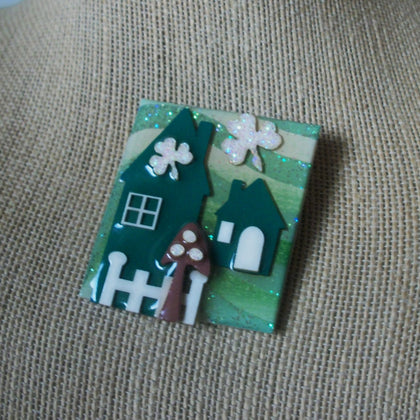 RARE Hard To Find Lucinda Irish House Shamrock Clover Mushroom Lucky Glittery 61318