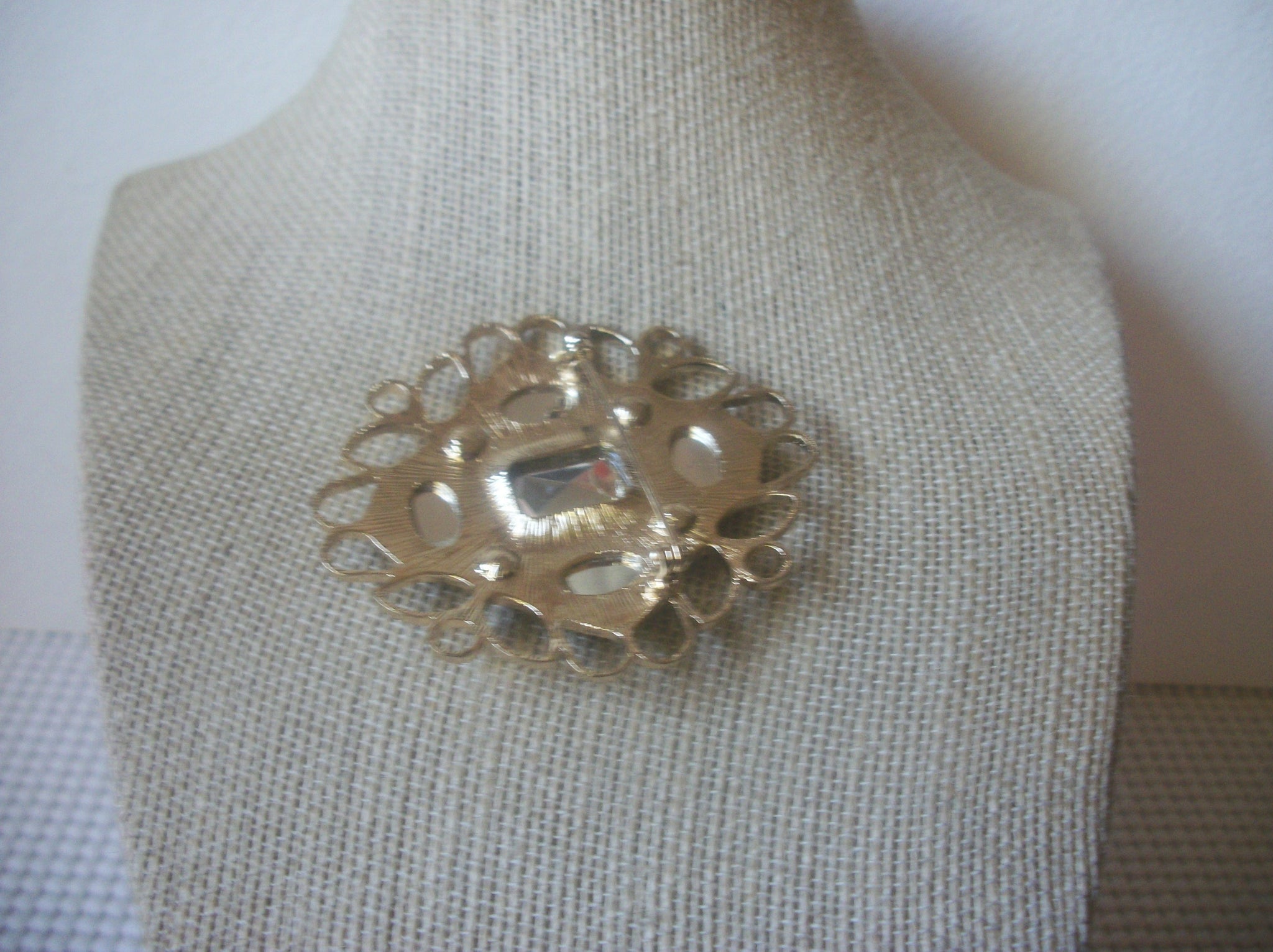 Vintage Jewelry, Mid Century, Gold Tone Faceted Glass Elements Inlays Brooch Pin 51018