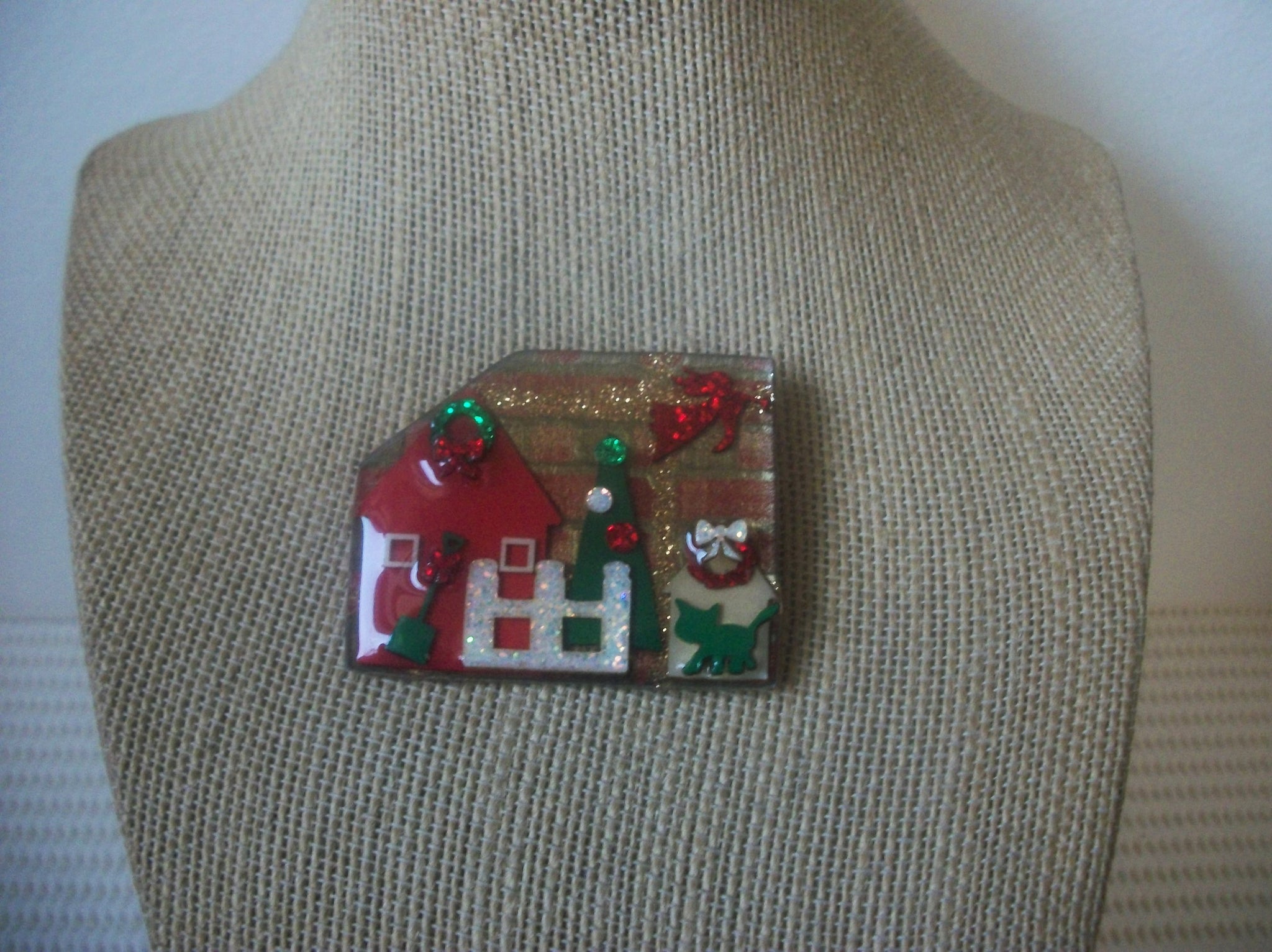 RARE Highly Detailed Lucinda House Pins, Festive Christmas 10817