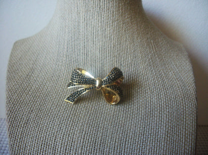 Vintage Jewelry, Gold Toned Bow Tie Ribbon Black Glass Micro Inlays Metal  Brooch Pin 51018
