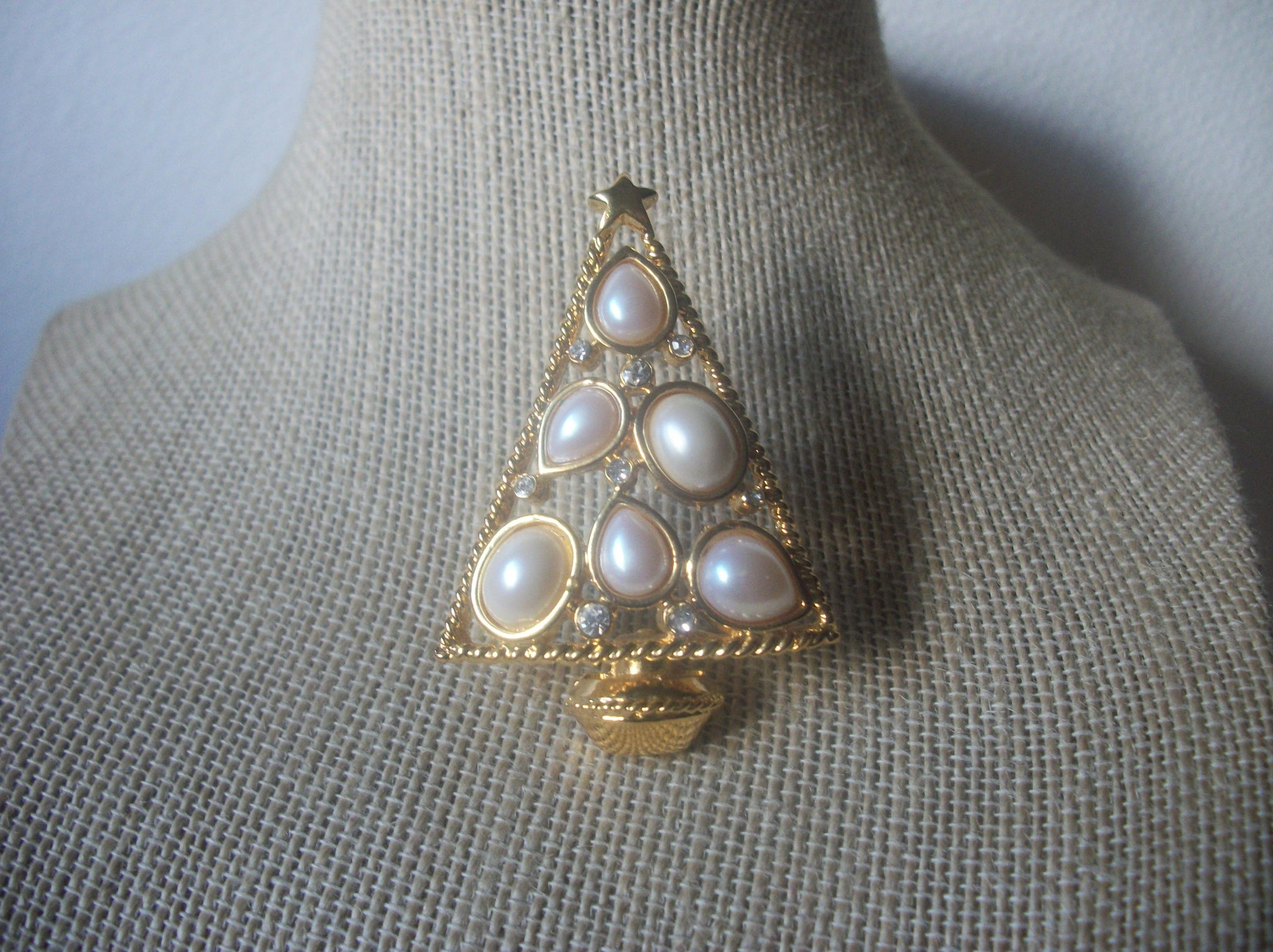 Larger Vintage Jewelry Christmas Tree, White Faux Pearls, Clear Crystals, Gold Tone, Brooch Pin 53018
