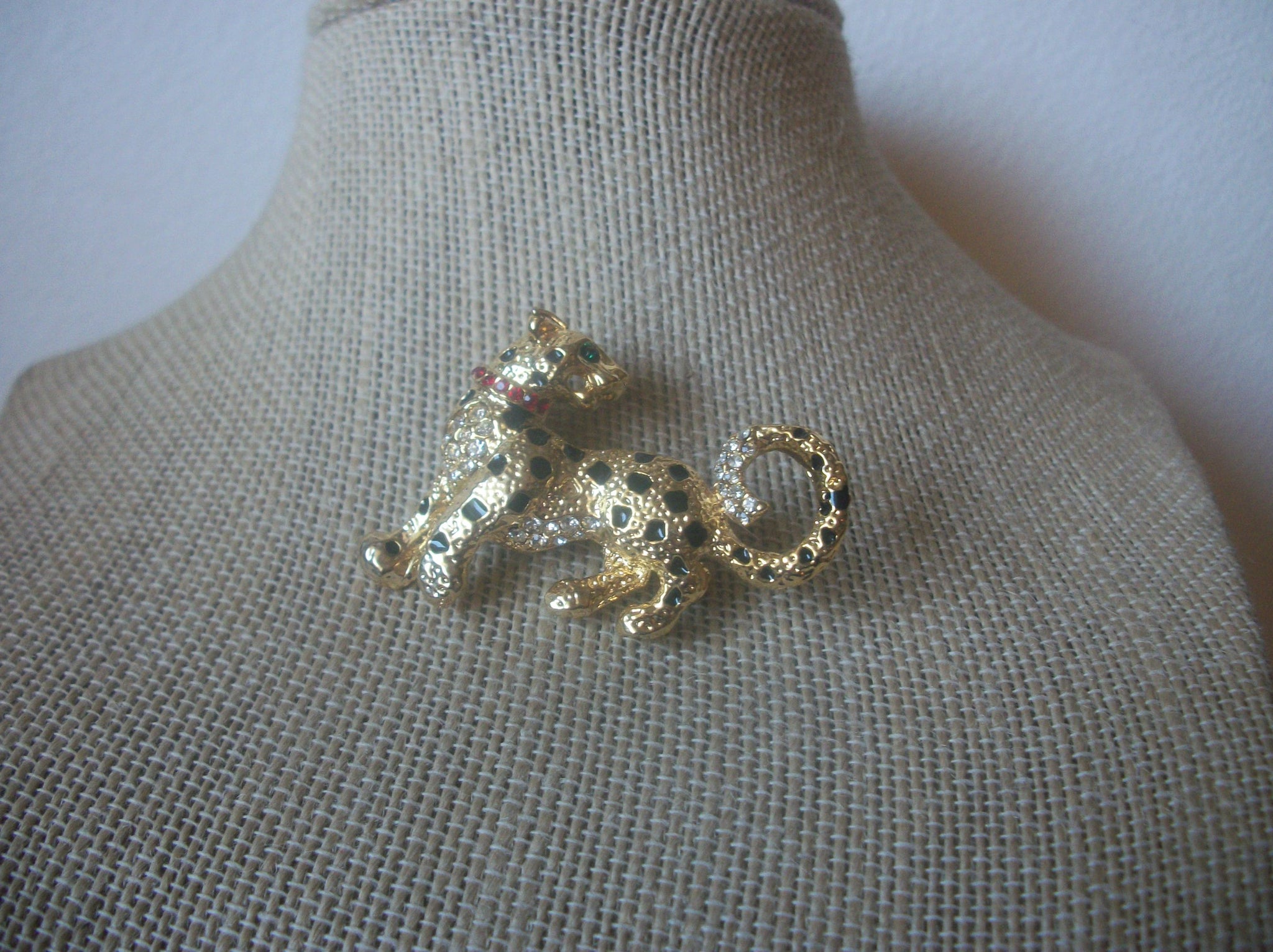 Gold Tone Wild Cat Exotic Spotted Leopard Rhinestones Clear Vintage Brooch Pin 63017
