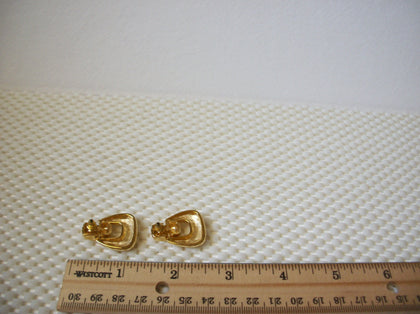 Vintage Pierced Earrings Gold Tone Doorknocker Design 51016