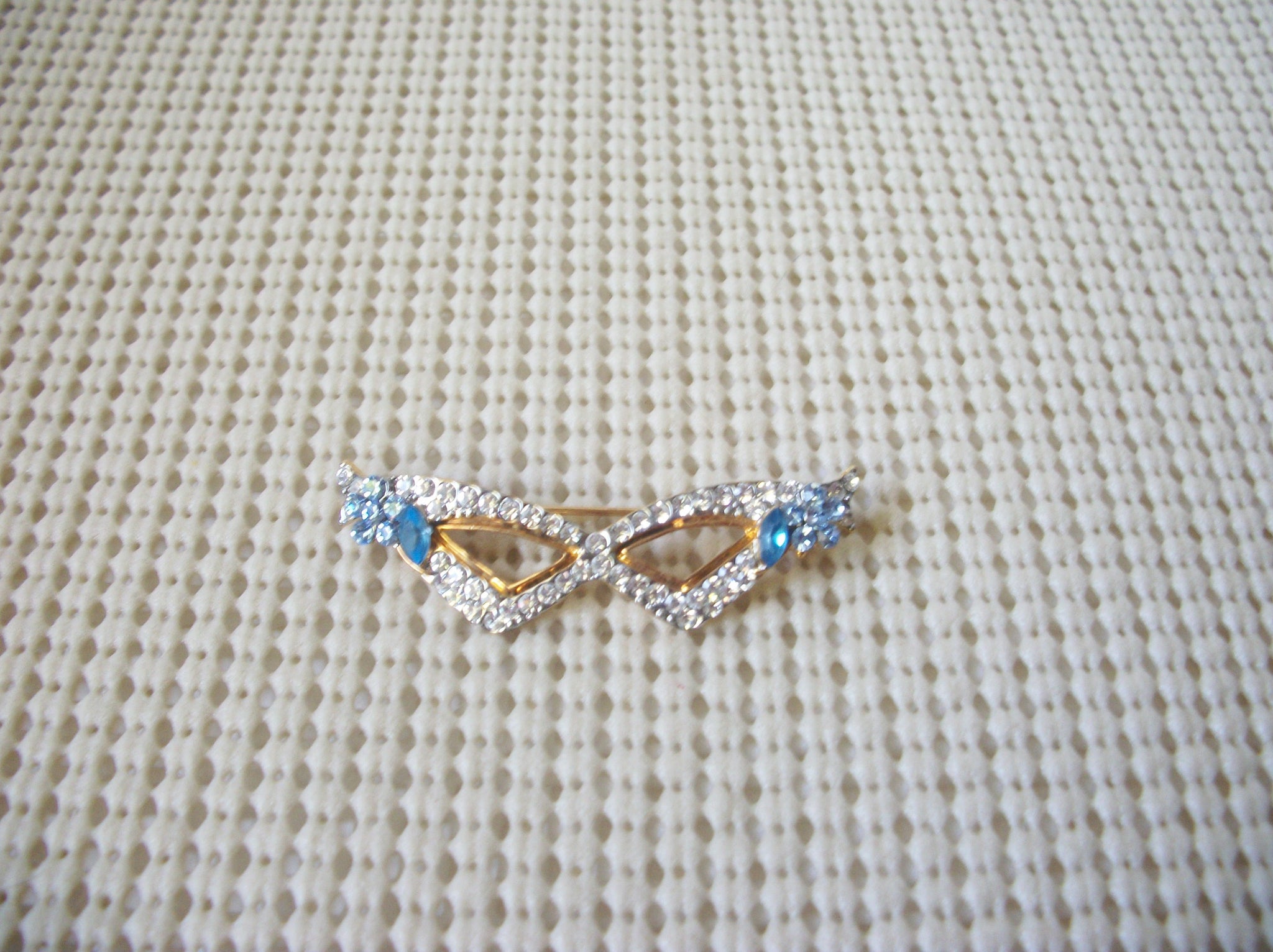 Vintage Brooch Pin Cats Eye Glasses Clear Blue Crystals Gold Tone 122220