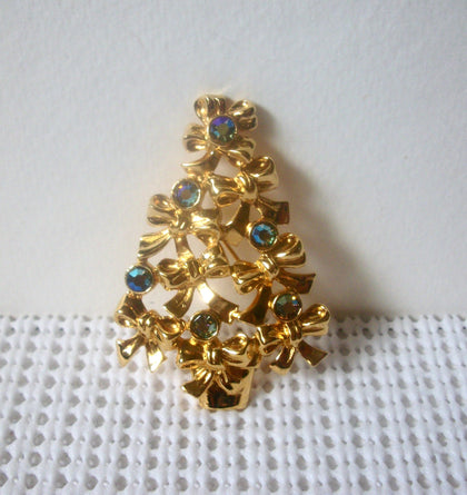 Vintage Brooch Pin Signed AVON Gold Tone Aurora Borelias Crystal Rhinestones Christmas Tree, 82317