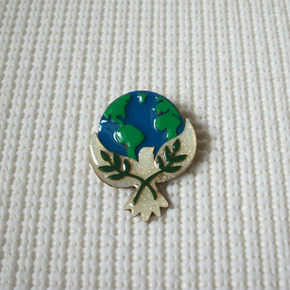 Vintage Lucinda Pins Glitter Peace On Earth 021321