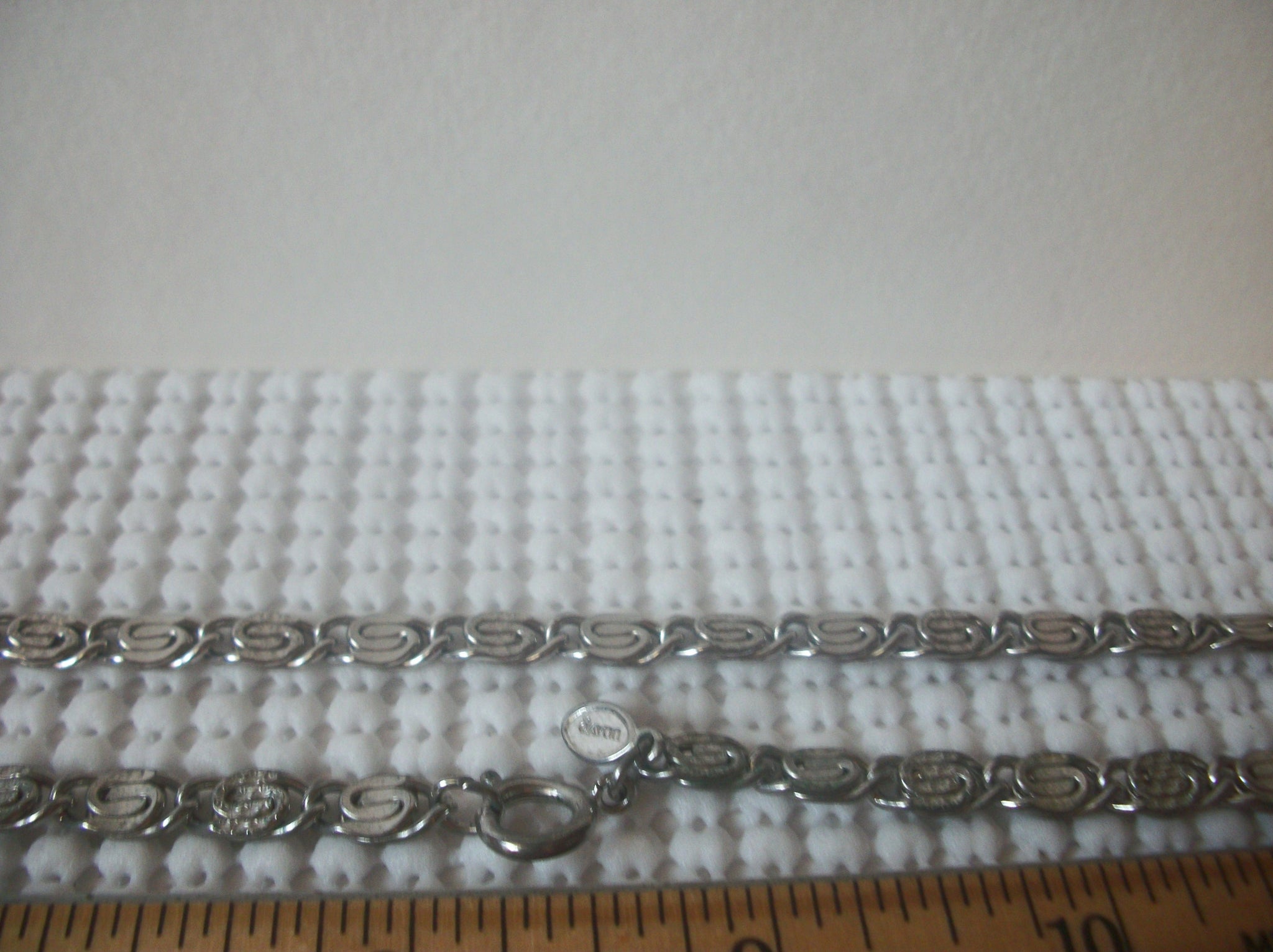 Signed AVON Vintage 30" Chain Links Silver Toned V Shaped 023021