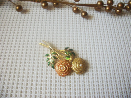 Vintage Jewelry Beautiful Flowers Enameled Faux Pearl Green Leaves, Gold Tone Brooch Pin 52017