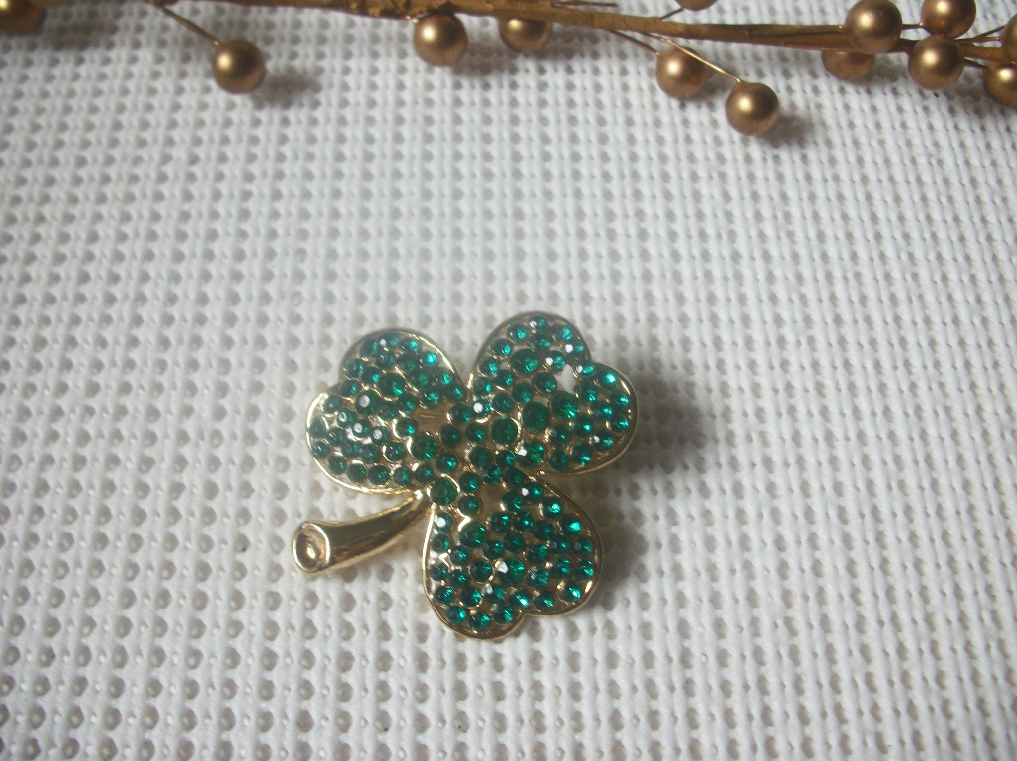 Vintage Brooch Pin Gold Tone Emerald Green Rhinestones Clover St Patrick's Day 82317